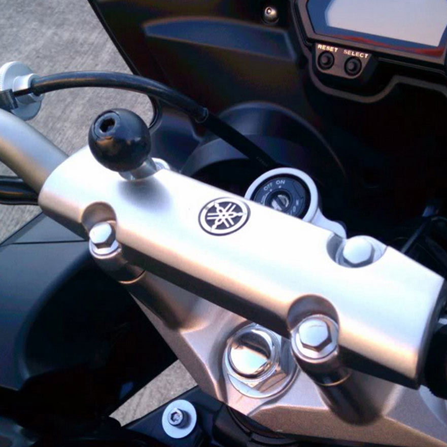 RAM Mounts B-size motorcycle handlebar clamp base with M8 bolts (RAM-B-367U) – additional view