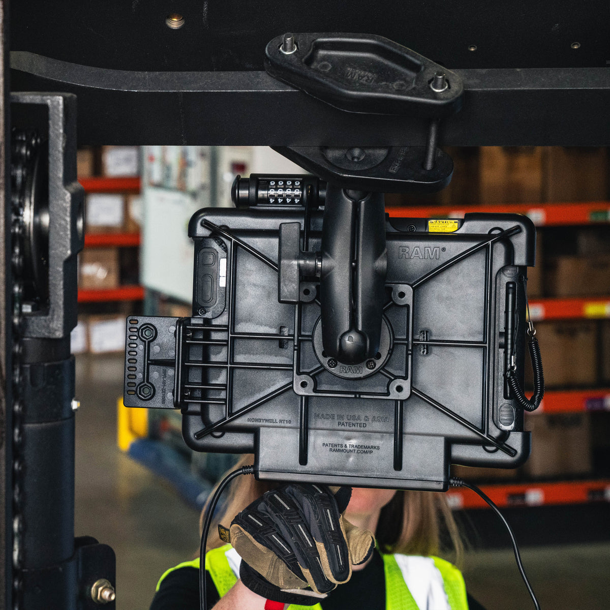 RAM Mounts combo-locking power + dual USB dock for Honeywell RT10 rugged tablet – additional view