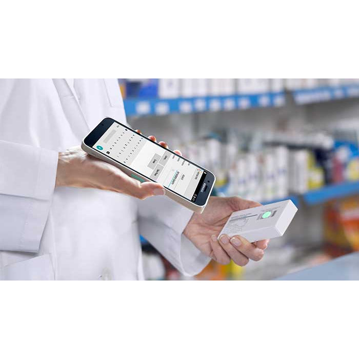 Datalogic Memor 17 HC healthcare Android mobile computer, white, Wi-Fi 6E + 5G (944950006) – in use in pharmacy